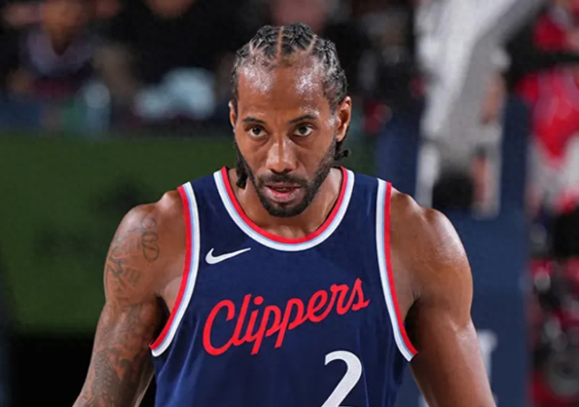 世界杯手机观看-超大攻击范围+抵抗干扰！莱昂纳德的得分能力有多强？|考瓦伊·莱昂纳德|迈尔斯-莱昂纳德|明尼苏达森林狼队|朱利叶斯-兰德尔|朱利叶斯·兰德尔_新浪体育_新浪新闻