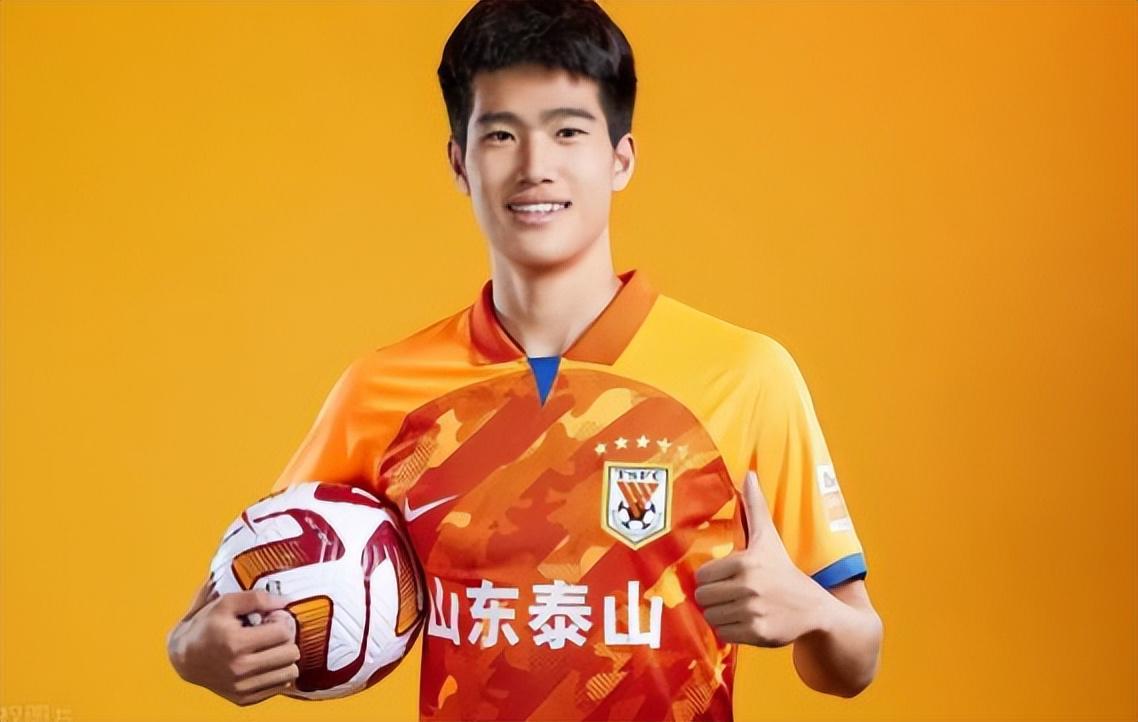 世界杯官网指南-意外!他有望成鲁能新赛季首位提前锁定主力的王牌新星,值得期待