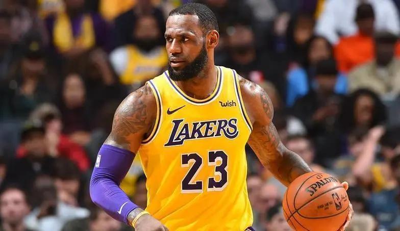 世界杯官网指南-麦迪评历史最强阵太敢了！自入阵+詹打控卫，网友：保底十连冠