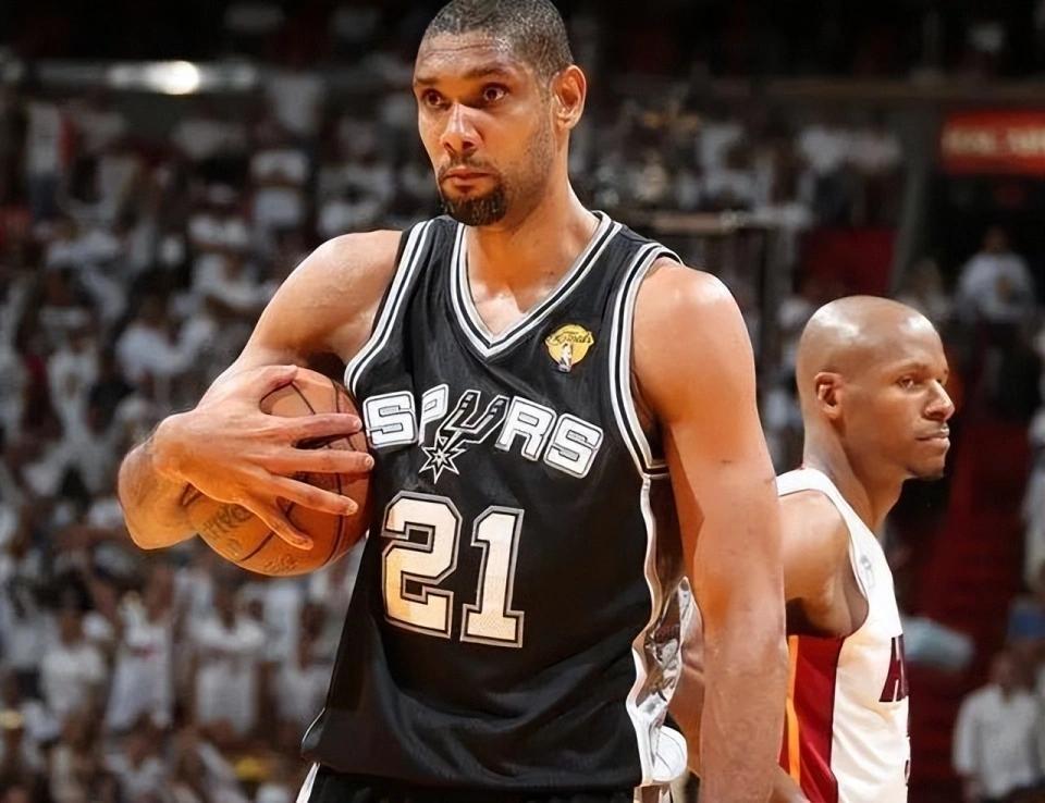 世界杯官网指南-麦迪评历史最强阵太敢了！自入阵+詹打控卫，网友：保底十连冠